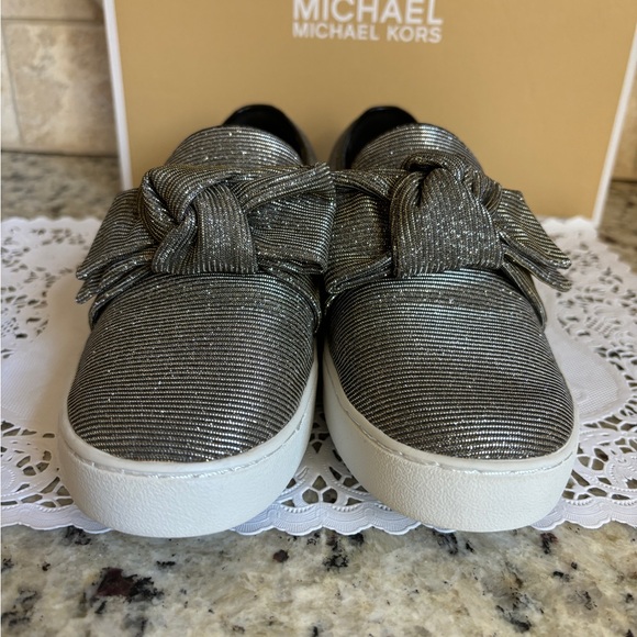 Michael Kors Almost New Willa Silver Glitter Sneakers Size 6.5 - Picture 7 of 15
